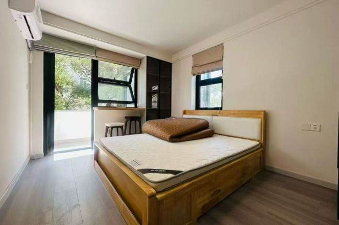 Nice 2brs/2living & elevator/balcony @Suzhou Creek & Zs Park