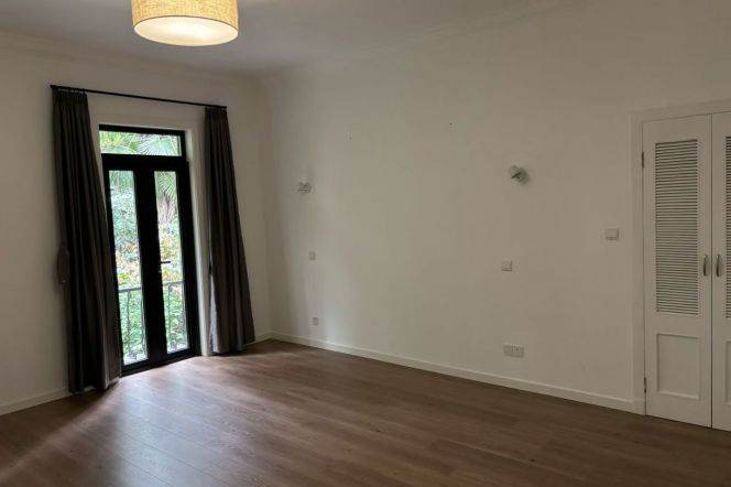 Greeny view 2br with big Terrace near Line 10/11 Jiaotong University St.