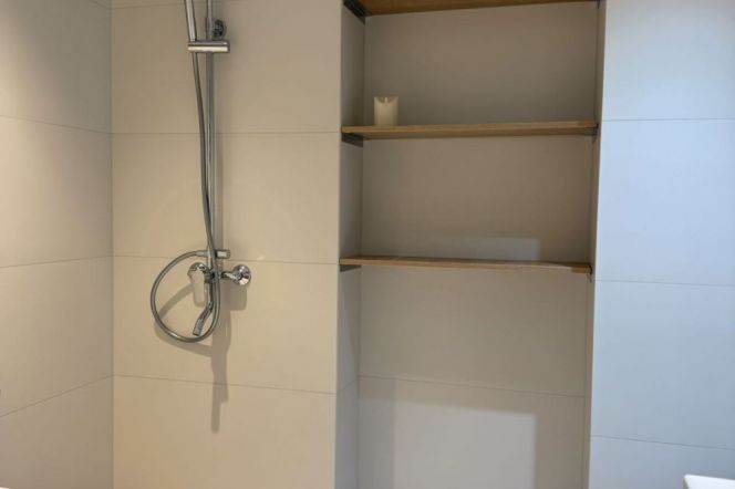 4-bedroom apartment in Zhongshan Park with floor heating. Parking space available for rent