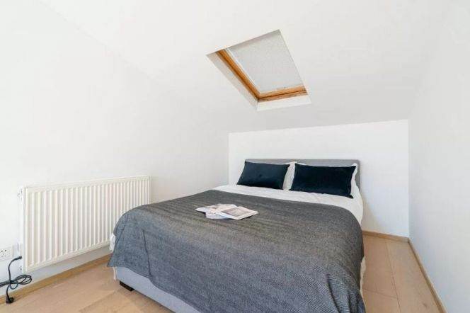 Hengshan Road subway Station, a three-story duplex on the top floor with a terrace