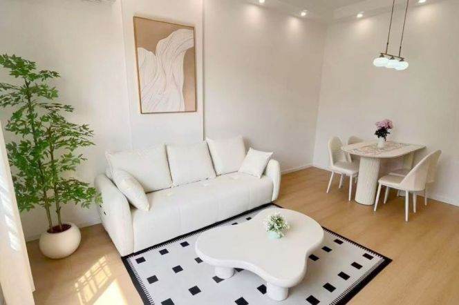 Valuable Jiashan Rd/Yongjia Rd 2BR+2BA with Balcony 13.8K 