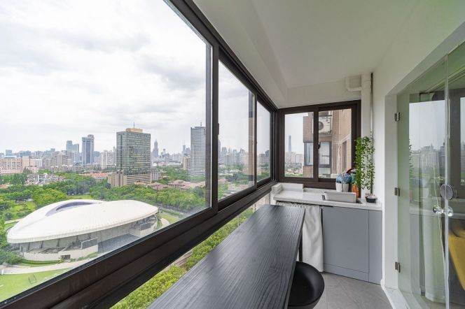 Wutong District, Super view room with outdoor balcony, Iapm, 1,10,12 Shaanxi South Road Station