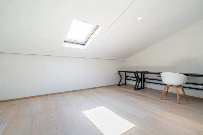 Hengshan Road subway Station, a three-story duplex on the top floor with a terrace