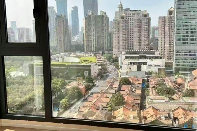 Xinzha Road Metro Station on Line 1, zero distance, floor-to-ceiling Windows