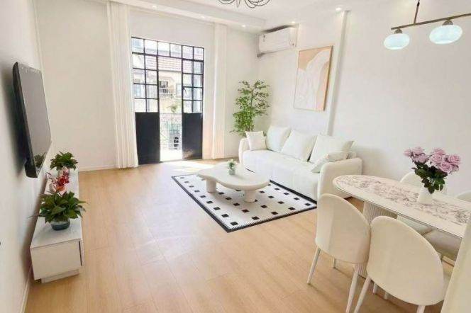 Valuable Jiashan Rd/Yongjia Rd 2BR+2BA with Balcony 13.8K 