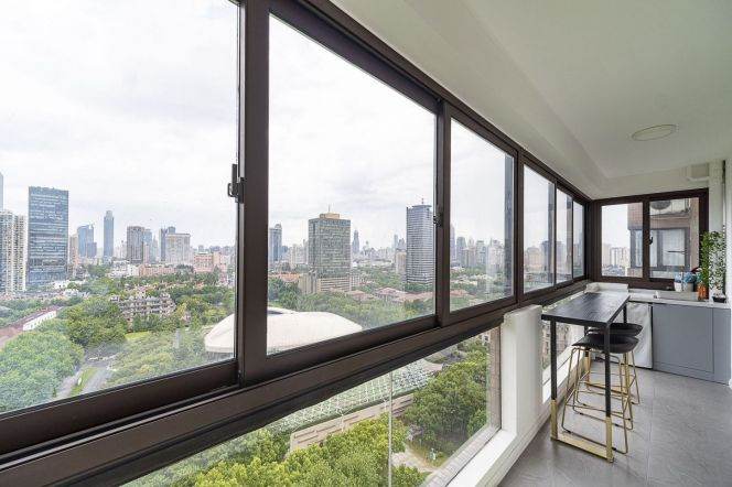 Wutong District, Super view room with outdoor balcony, Iapm, 1,10,12 Shaanxi South Road Station