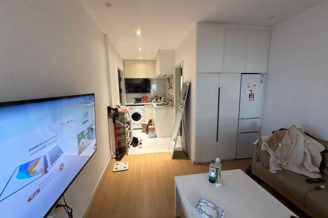 【Sublease | Jing'an Luxury One-Bedroom Apartment | Next to Cages| Near Metro | Heyi Plaza】