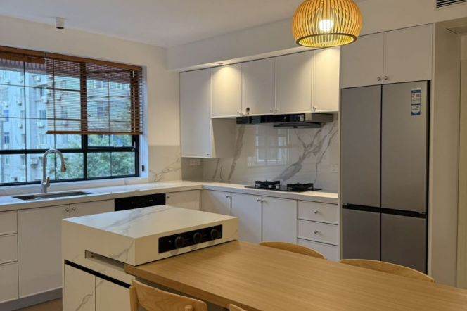 4 br 170 sqm modern Apt &floor heating &oven &dishwasher &parking/zhongshan park 22.5K