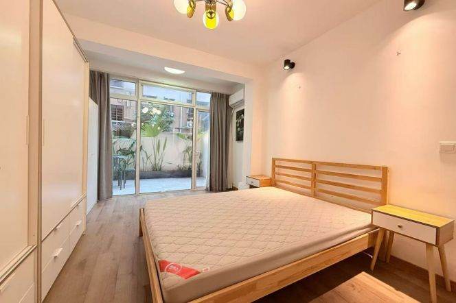 Jiaotong University 2BR with yard