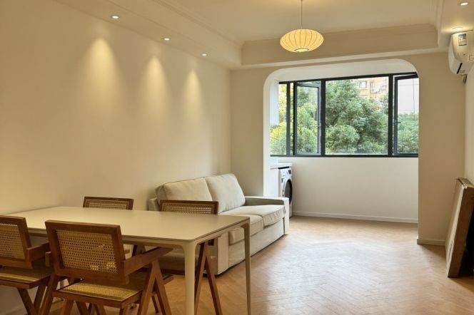 Modern 1BR Apt Nr Jiaotong Univer. Metro/Bright +South / 9.9K