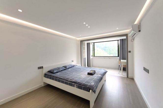 3 br 130 sqm modern Apt &elevator &balcony/zhongshan park 13K