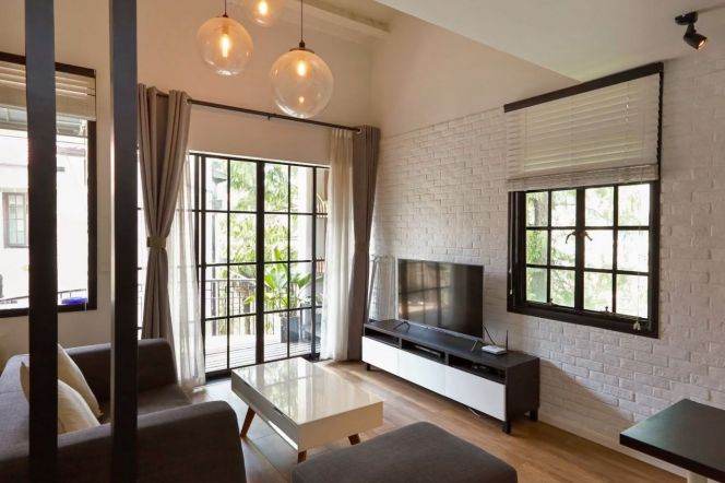 1 br charming old house &high ceiling &balcony/Fumin rd 9K