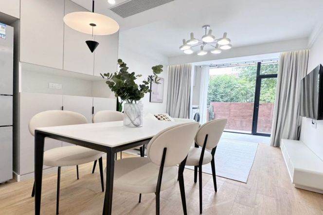 Nice terrace 2Brs/1Lr/1Bt apt nr Hongqiao rd,M3/4/10