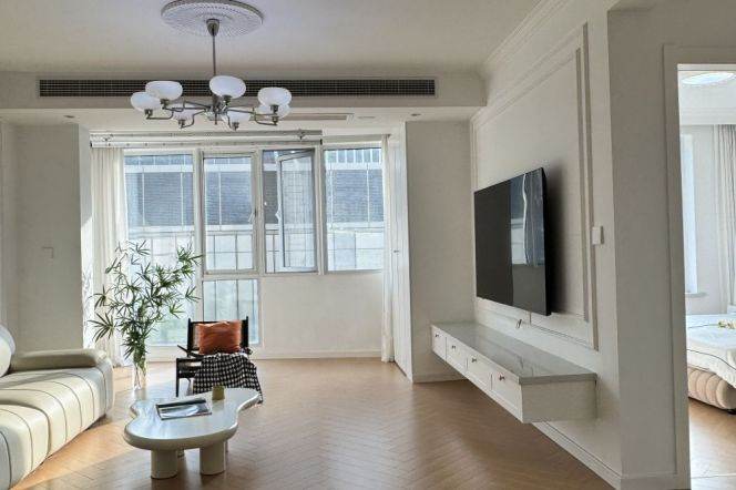 Modern 2Br + great sunshine | Hongqiao rd metro L3/4/10 | 6F elevator | Central AC + floor heating