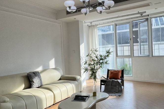 Modern 2Br + great sunshine | Hongqiao rd metro L3/4/10 | 6F elevator | Central AC + floor heating