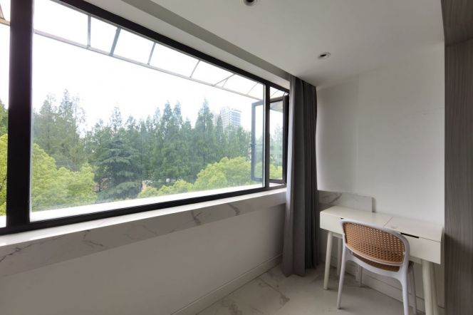 3 br 130 sqm modern Apt &elevator &balcony/zhongshan park 13K