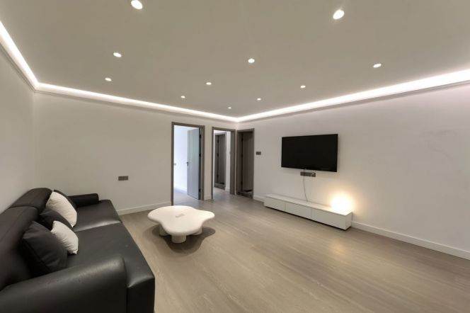 3 br 130 sqm modern Apt &elevator &balcony/zhongshan park 13K