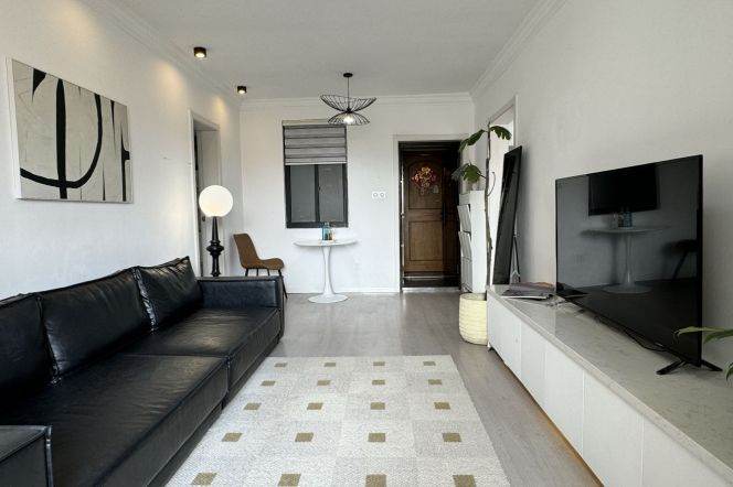 Impressive 1BR Apt / Zhong Shan Park /Sapcious 1Br + elevator 8.6K