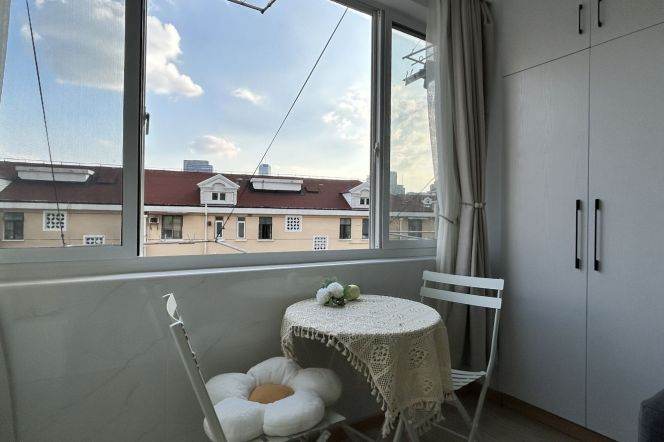 Bright 1BR Apt / Zhong Shan Park /Sapcious 1Br + elevator 8.9K