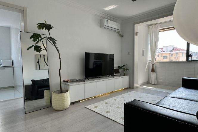 Impressive 1BR Apt / Zhong Shan Park /Sapcious 1Br + elevator 8.6K
