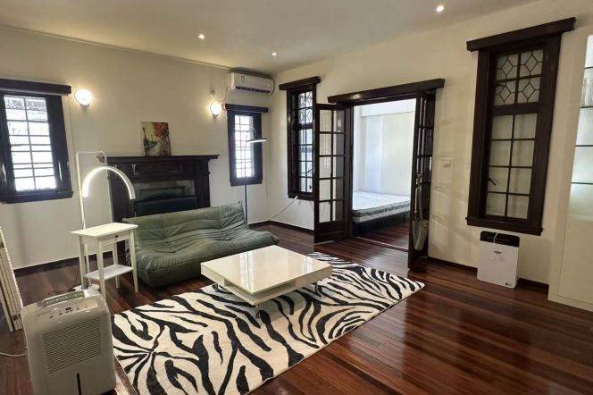 High ceiling Quiet House 1BR Terrace Hengshan rd 9k