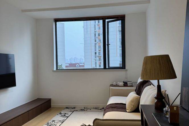 Spacious & Sunny 1Br + elevator | Next to L2/15 Loushanguan rd 9.2K