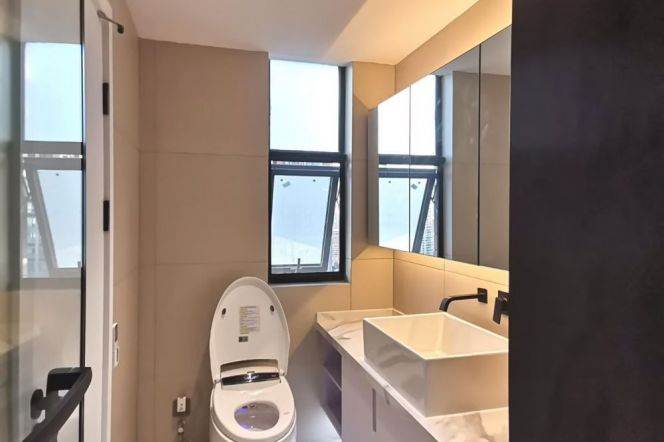 130 sqm 2 br+2 bath high rise &floor heating/Changshou rd 14.8K