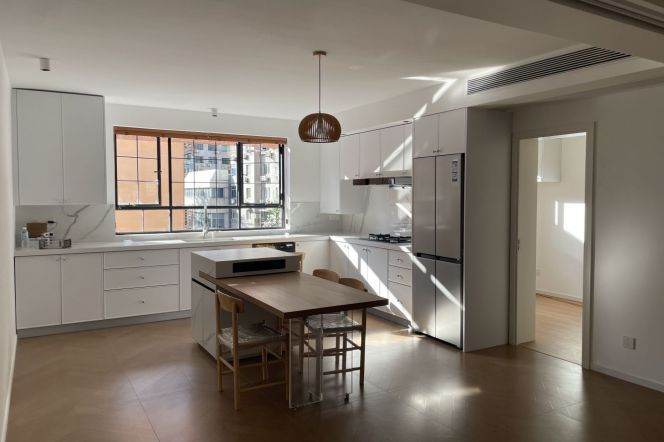 Brand new decoration 4brs with floor heating in Zhong Shan park