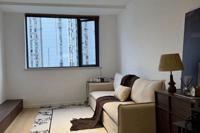 Spacious & Sunny 1Br + elevator | Next to L2/15 Loushanguan rd 9.2K