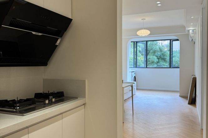 Modern 1BR Apt Nr Jiaotong Univer. Metro/Bright +South / 9.9K