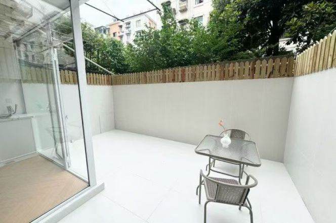 Zhongshan park 1BR apartment with garden