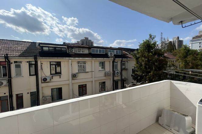 2 br newly renovated Apt &big Windows &balcony/jiaotong university 12K