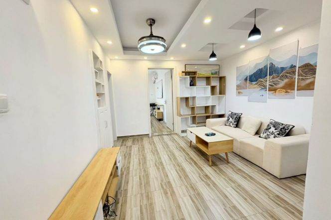 Nice yard 2Brs/1Lr/1Bt apt nr Zhongshan park,M2/3/4