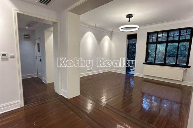 Historic buidling 170sqm 2BR 2Baths Hengshan Rd 35k