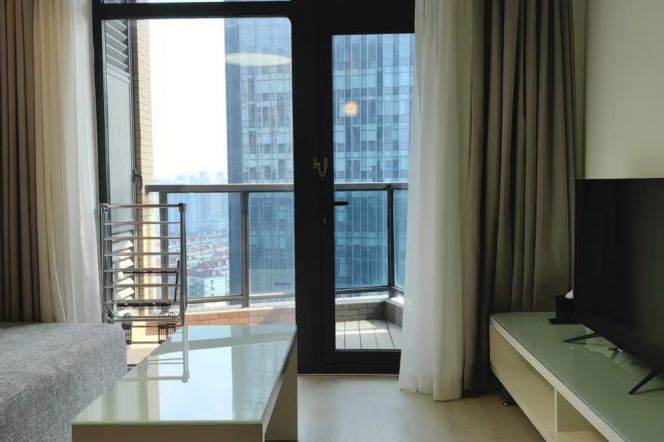 Loft one bedroom service apt 2mins to Langao Rd,free for gym & Wifi