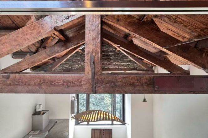 nicely renovated 1+1br lane house