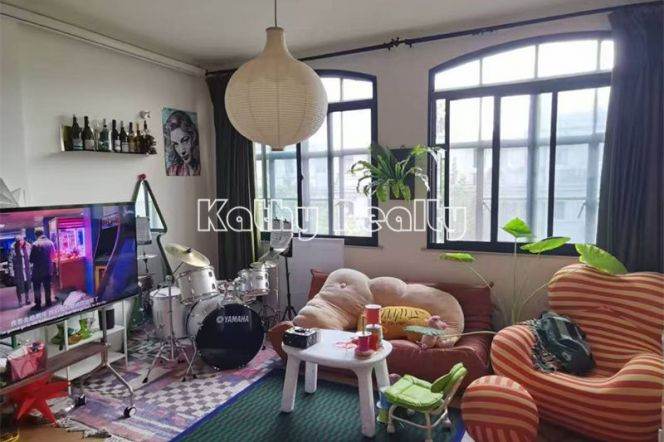 Very spacious 1 BR APT High ceiling Xintiandi 9.8k