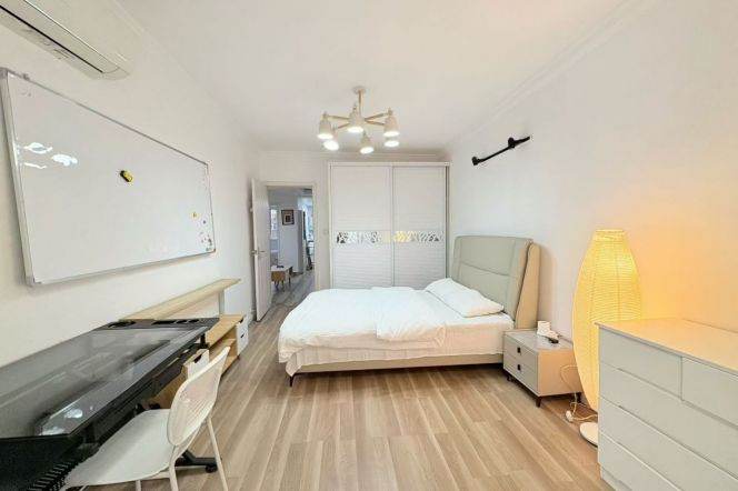 Nice yard 2Brs/1Lr/1Bt apt nr Zhongshan park,M2/3/4