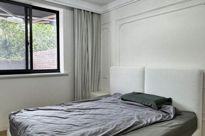 Modern 2Br + terrace | Hongqiao rd metro L3/4/10 | Central AC 11.5K