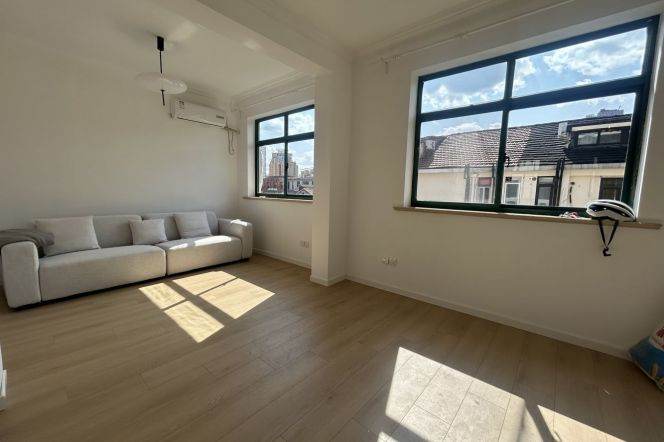 2 br newly renovated Apt &big Windows &balcony/jiaotong university 12K