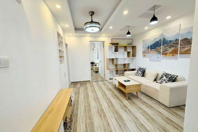 Nice yard 2Brs/1Lr/1Bt apt nr Zhongshan park,M2/3/4