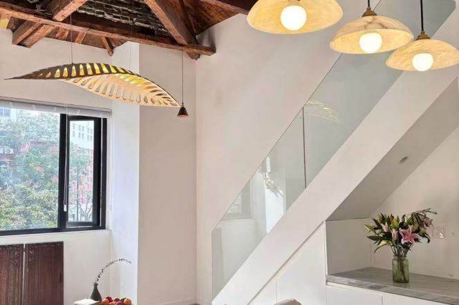 nicely renovated 1+1br lane house