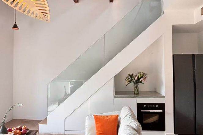 nicely renovated 1+1br lane house