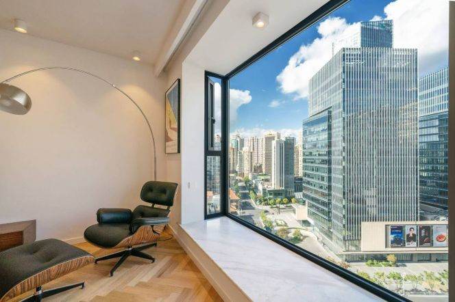 High-rise 2br/2bt Flat with open Balcony, River View