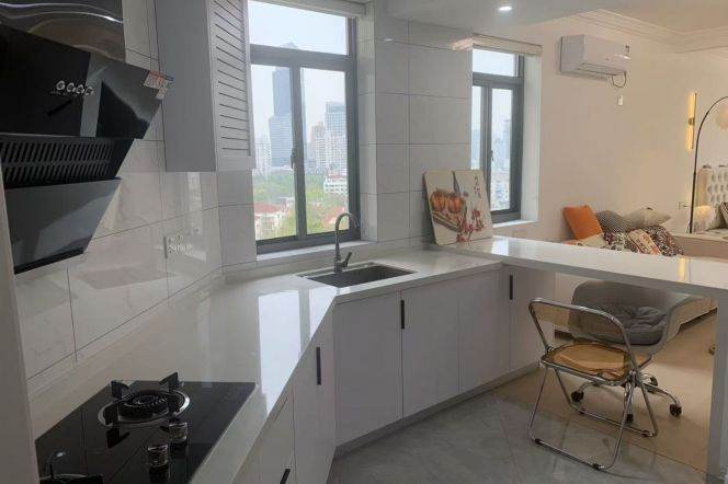 Jiaotong University elevator 1BR apartment