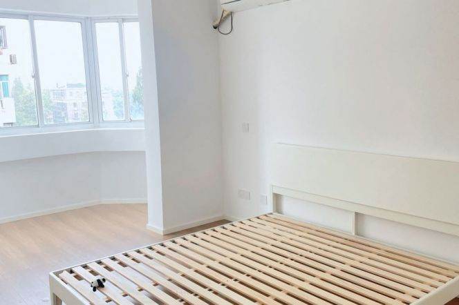 2 br newly renovated Apt &elevator &open kitchen/Hengshan rd 9K