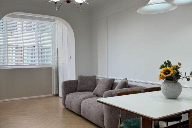 Modern 1Br 70Sqm +elevator /Balcony/Wuning rd & Caoyang rd Metro L13&14