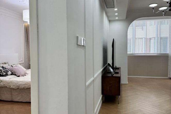 Modern 1Br 70Sqm +elevator /Balcony/Wuning rd & Caoyang rd Metro L13&14