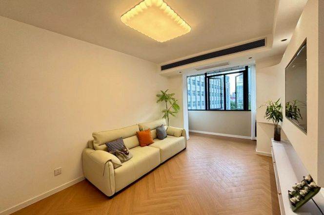 Brand New 1Br+1LR/ Loushanguan RD Sta M2/15/65sqm/5F/8.2K/CAC