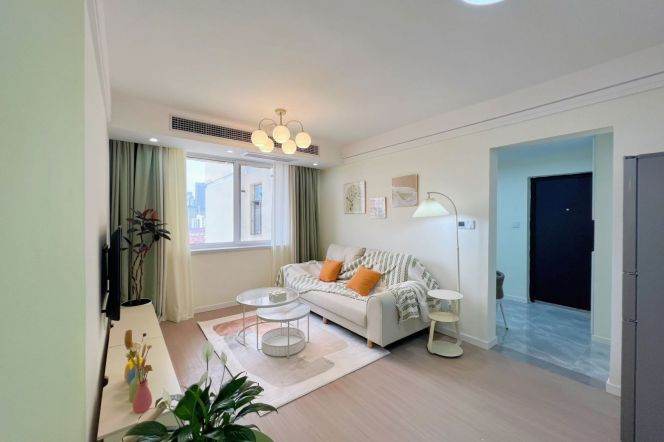 1 br 75 sqm Apt &central AC &elevator/facing south loushanguan 9K